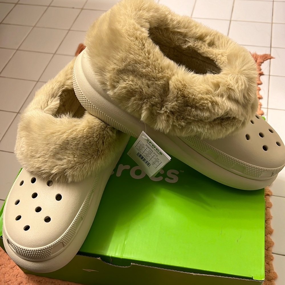 Brand New Never Worn Tan Women’s furry lined Crocs